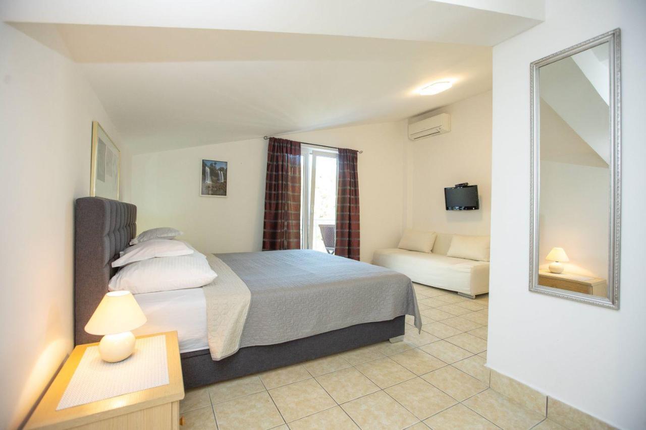 Apartments Mosor Omiš Екстериор снимка