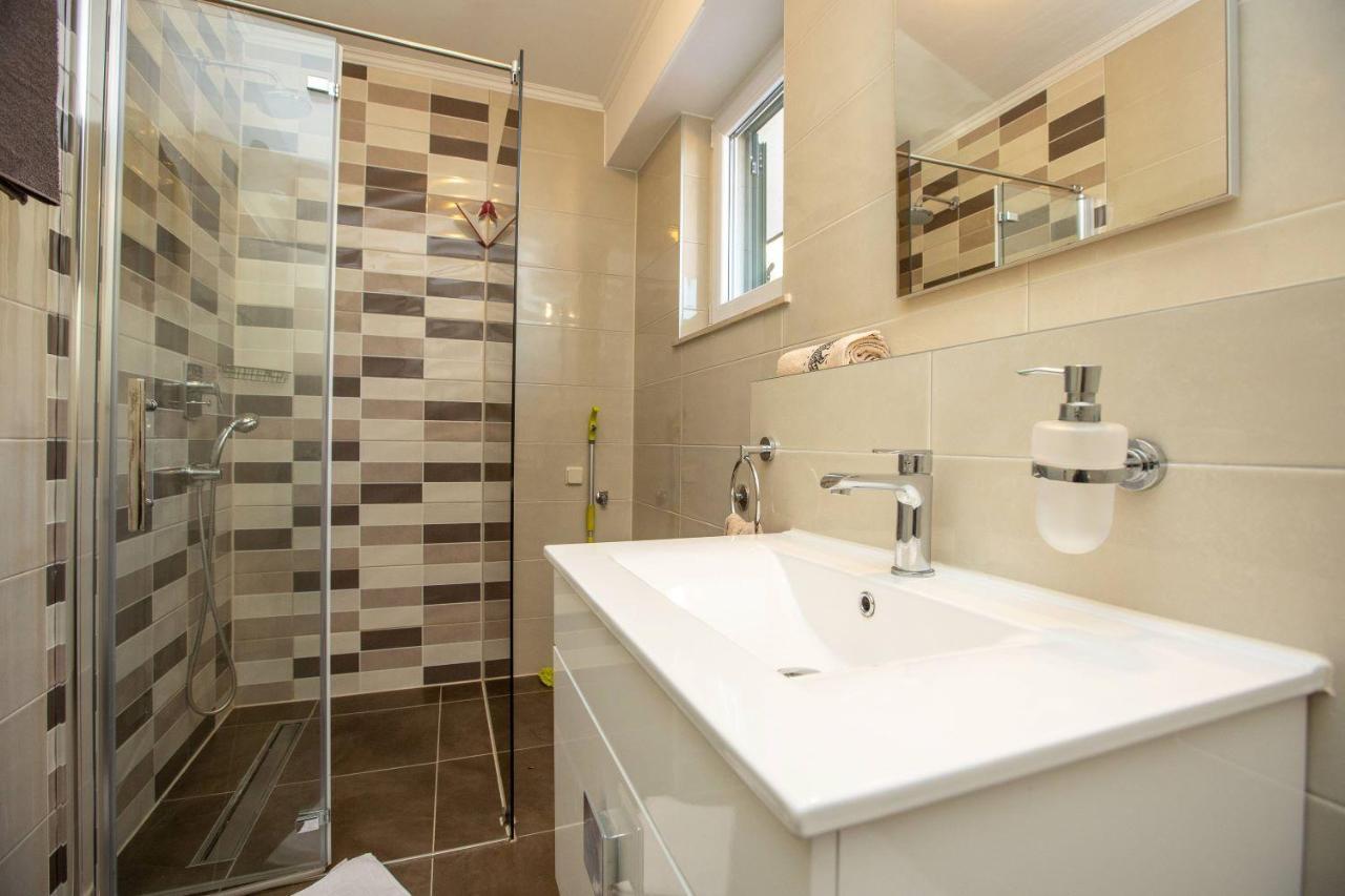 Apartments Mosor Omiš Екстериор снимка