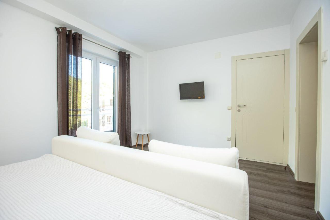 Apartments Mosor Omiš Екстериор снимка